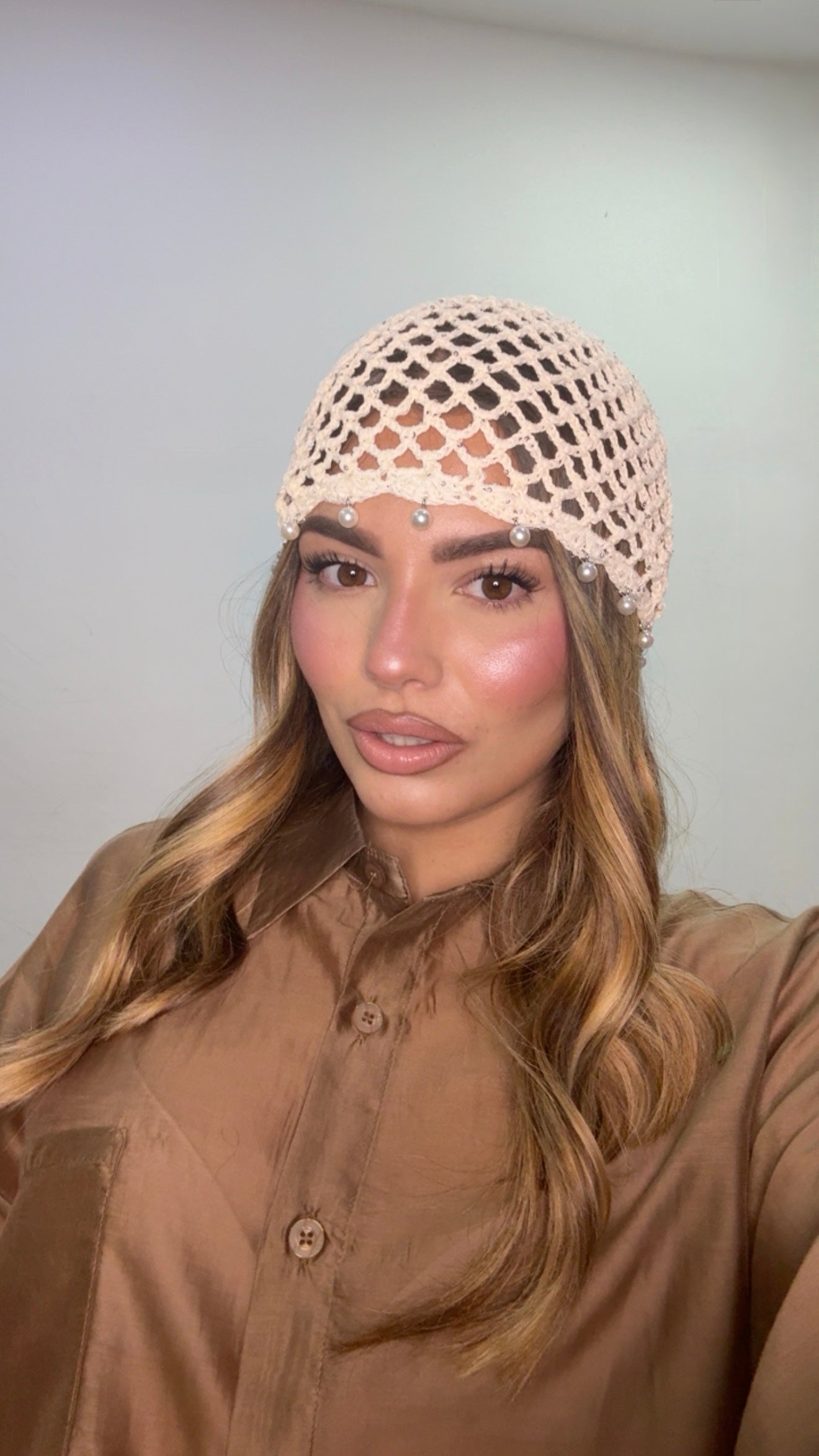 Cappello in uncinetto di cotone con perline