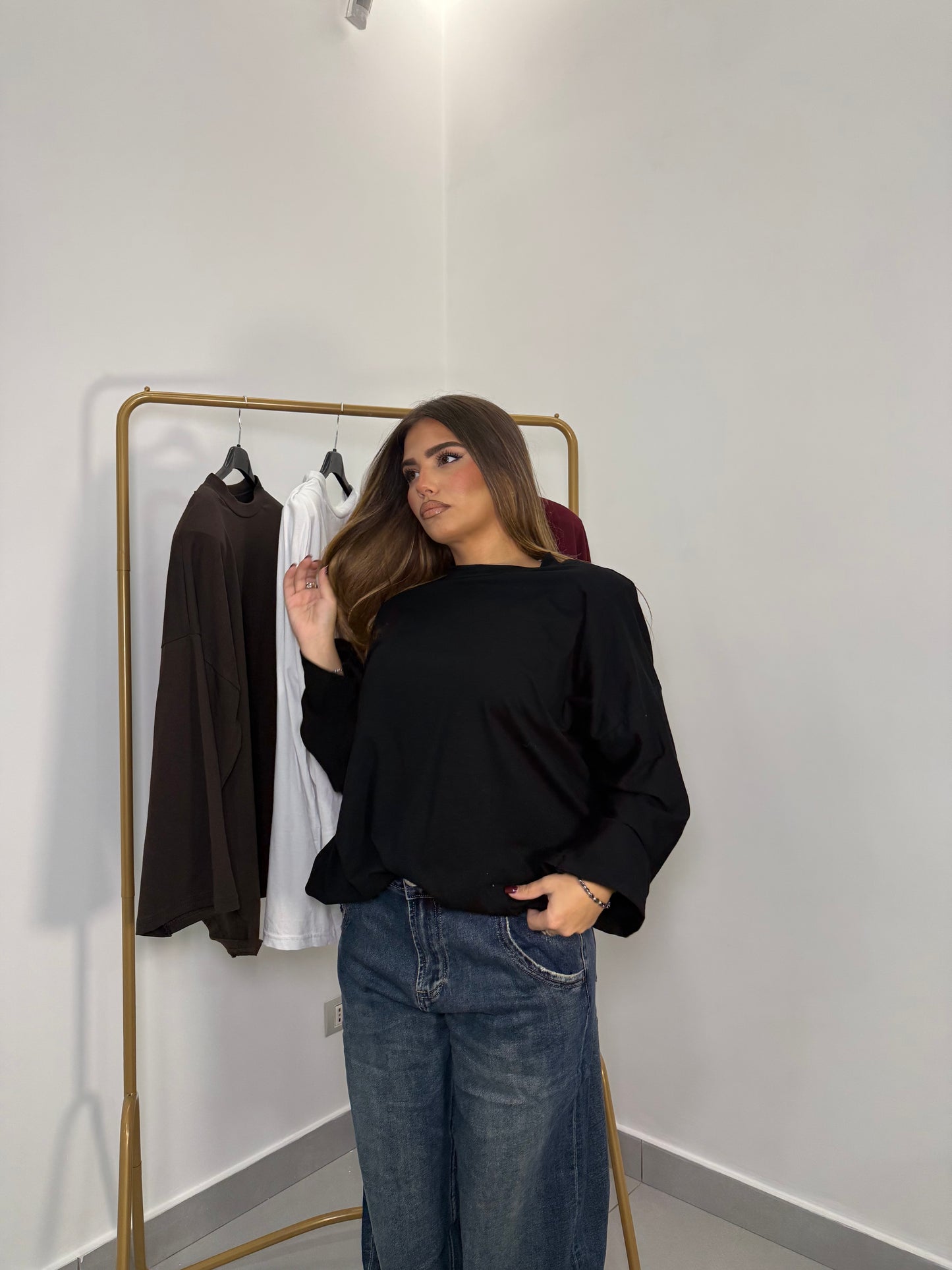 T-Shirt Silhouette con spalline Nera TS44