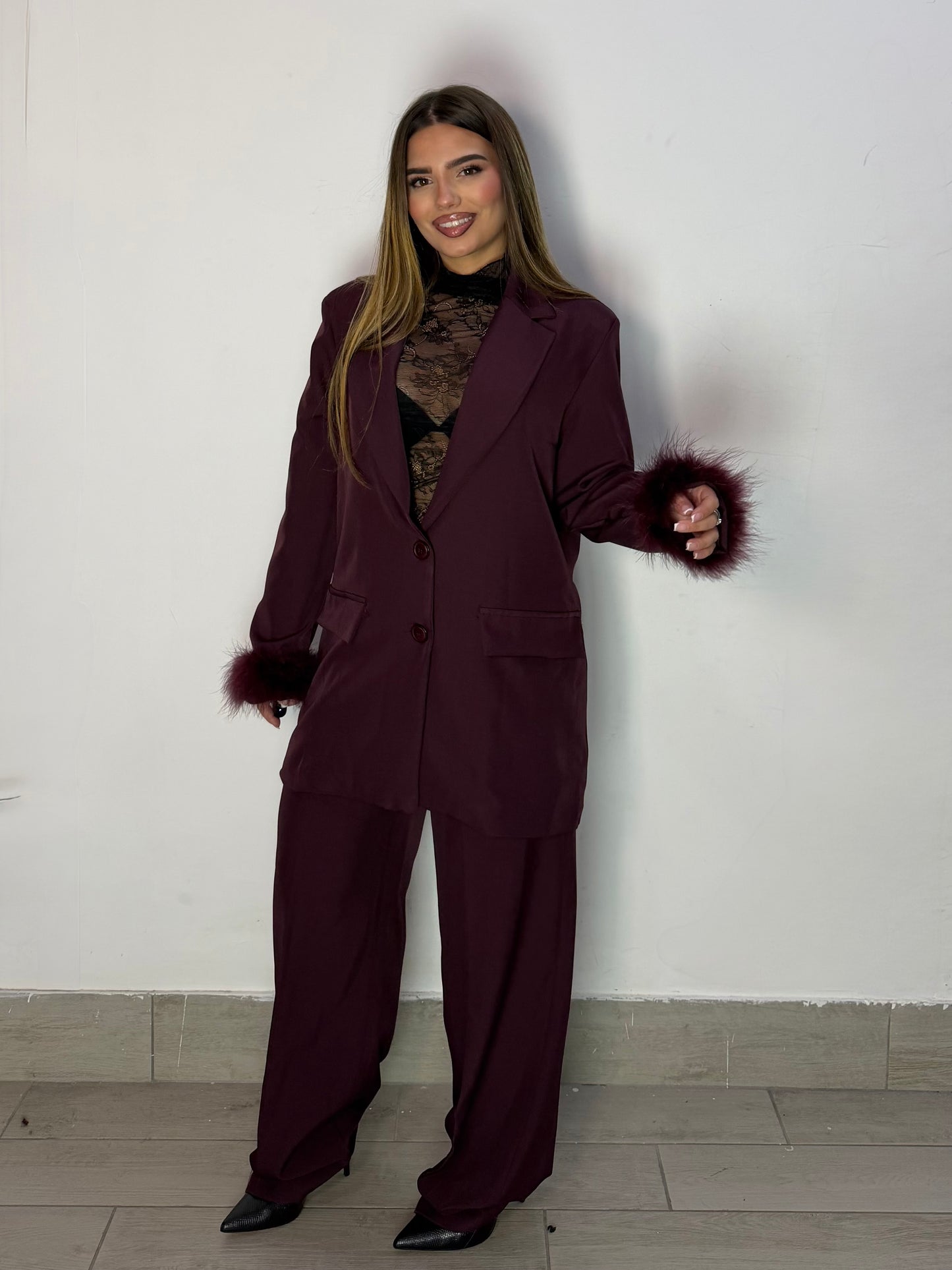 Tailleur Lady Suite Bordeaux con Maniche con piume 11142