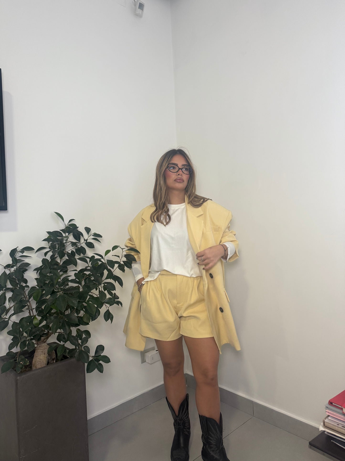 Tailleur Grace con Pantaloncino Giallo HAR017