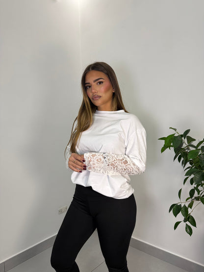 T-shirt Nuvia con manica merlettata Bianca MM44