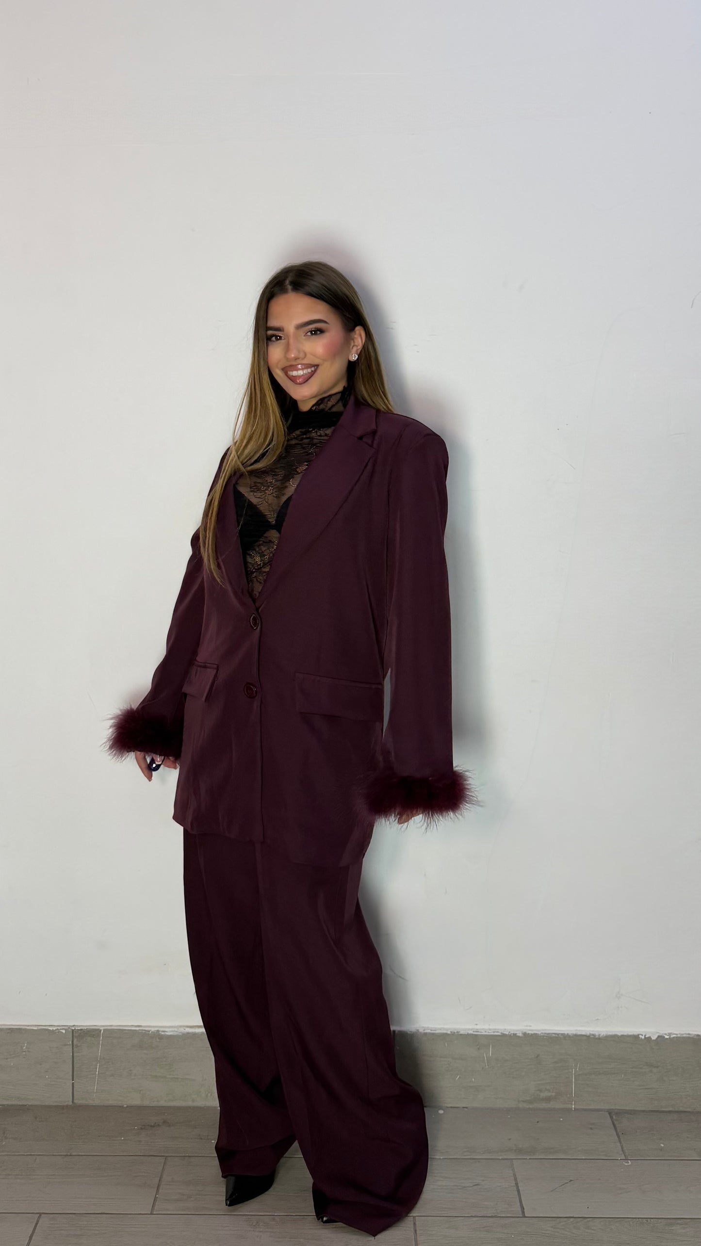 Tailleur Lady Suite Bordeaux con Maniche con piume 11142