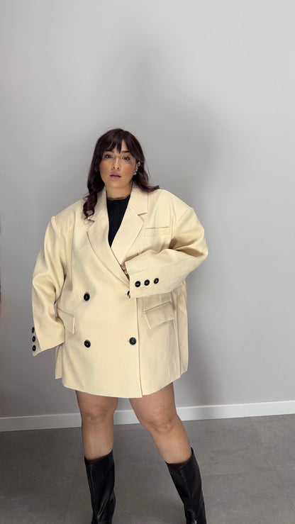 Tailleur Grace con pantaloncino Panna HAR017