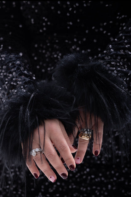 Dress Gala Nero con paillettes e maniche con piume 27383