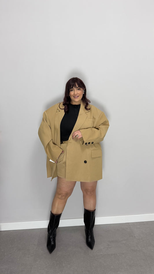 Tailleur Grace con pantaloncino Cammello HAR017