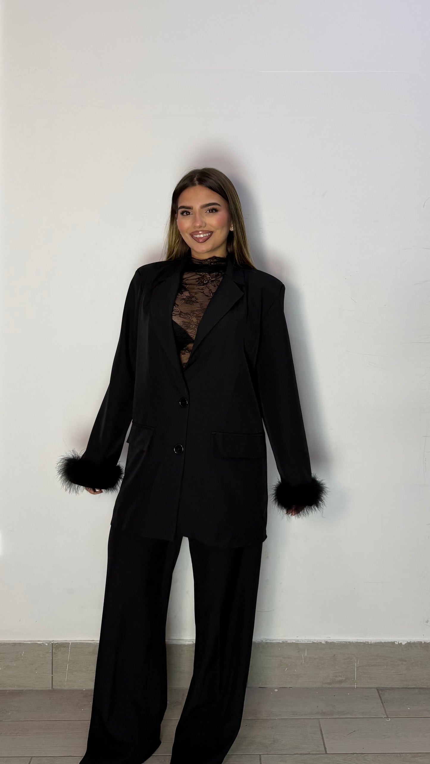Tailleur Lady Suite Nero con maniche con piume 11142