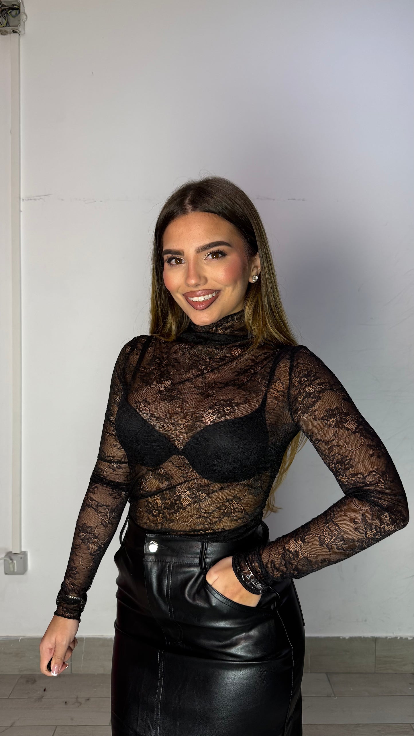 Maglia Aria Macramè Nero Collo alto 17112-5