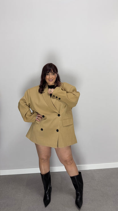 Tailleur Grace con pantaloncino Cammello HAR017