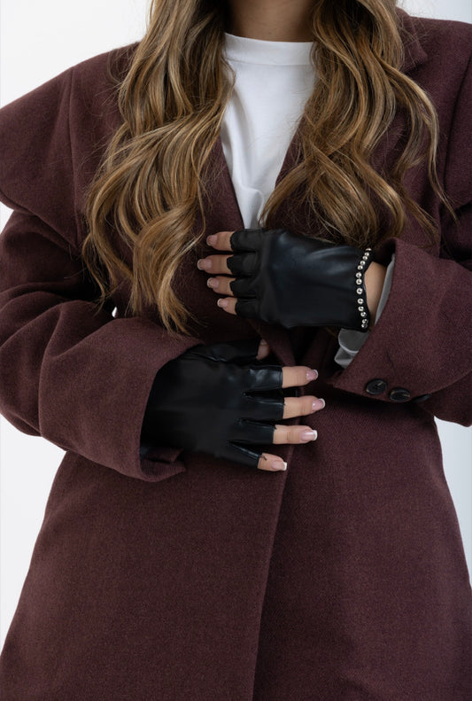 Guantini in pelle con borchie