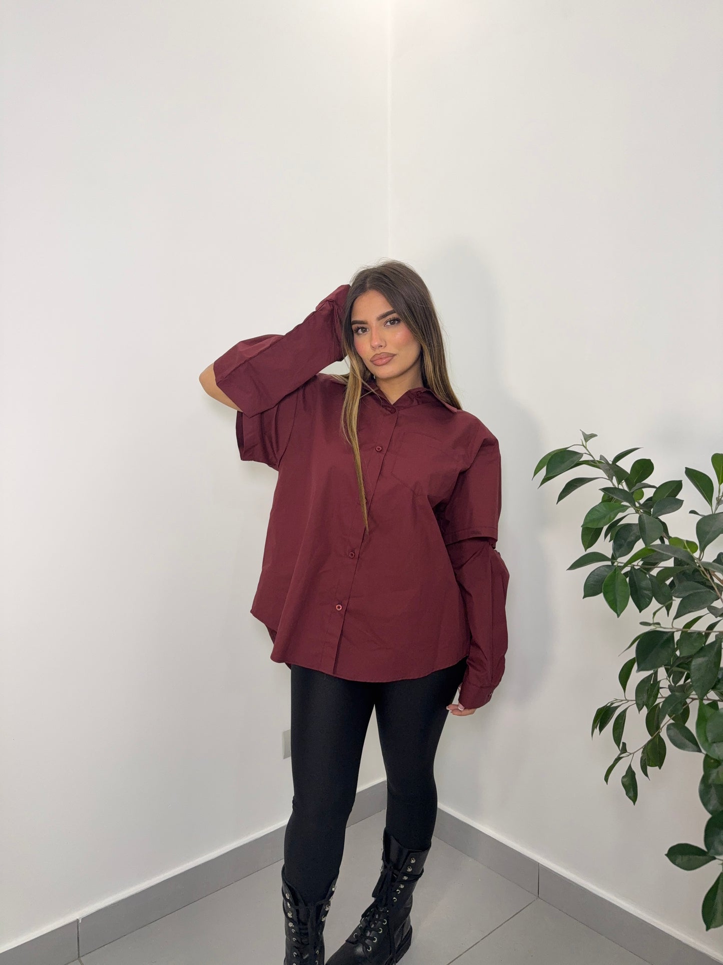 Camicia selvaggia bordeaux con spalline