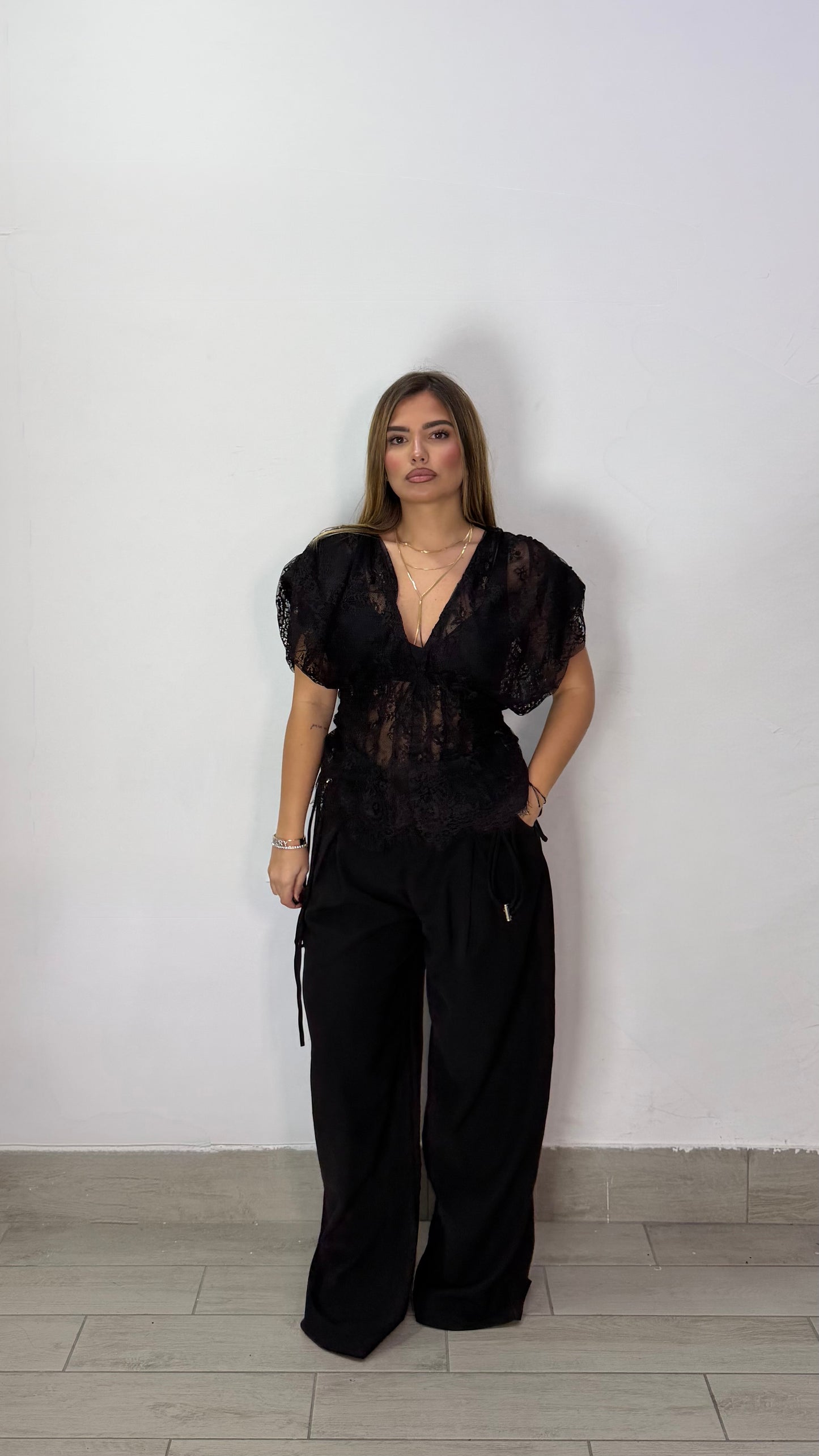 Pantalone Alema Nero con Cut-out con lacci 3370