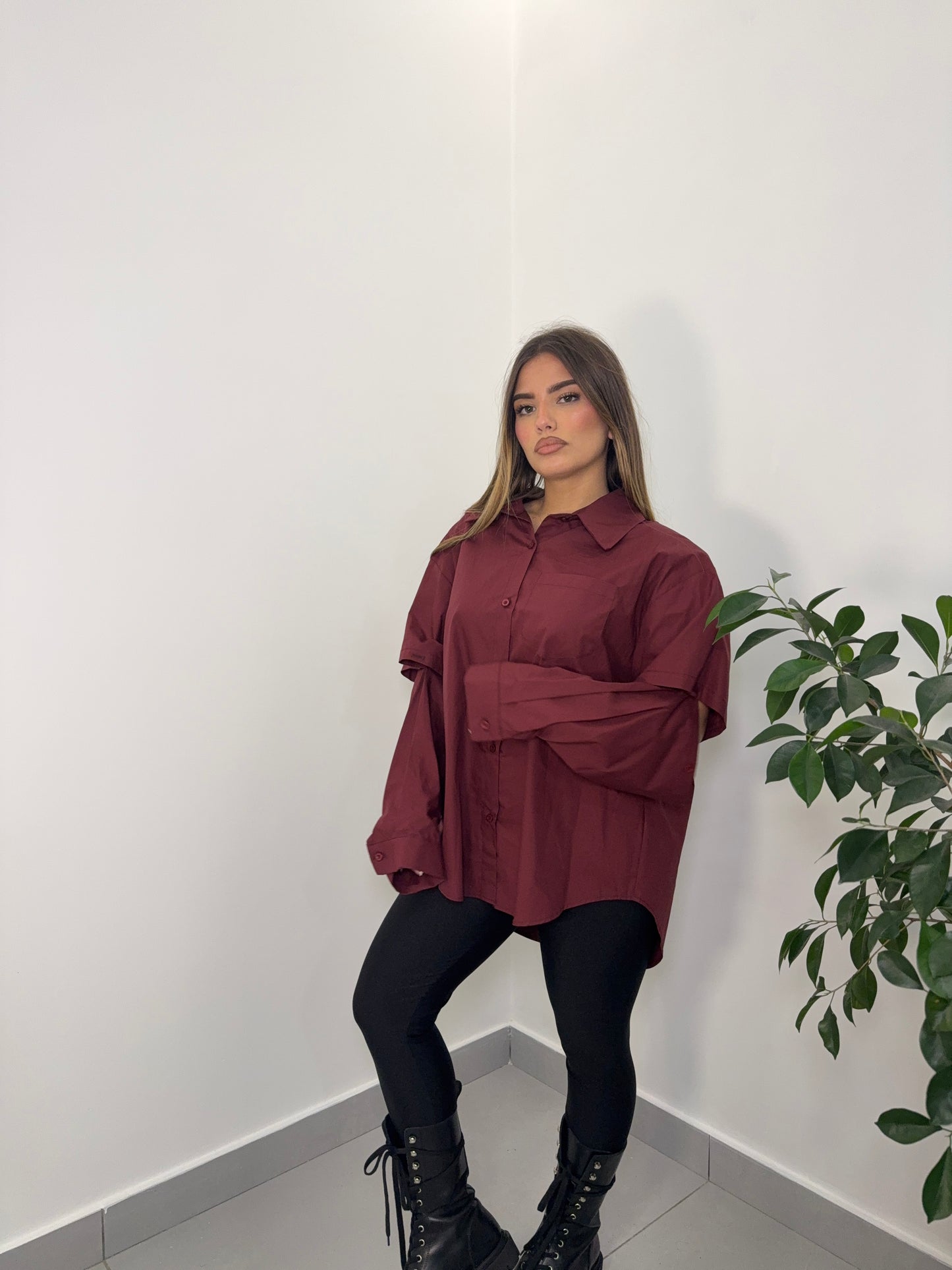 Camicia selvaggia bordeaux con spalline