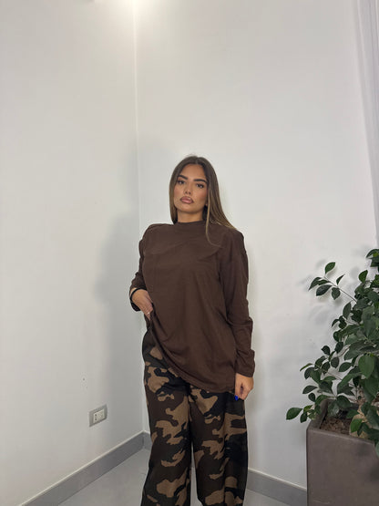 T-shirt Helena Marrone con taschino e spalline HP9273