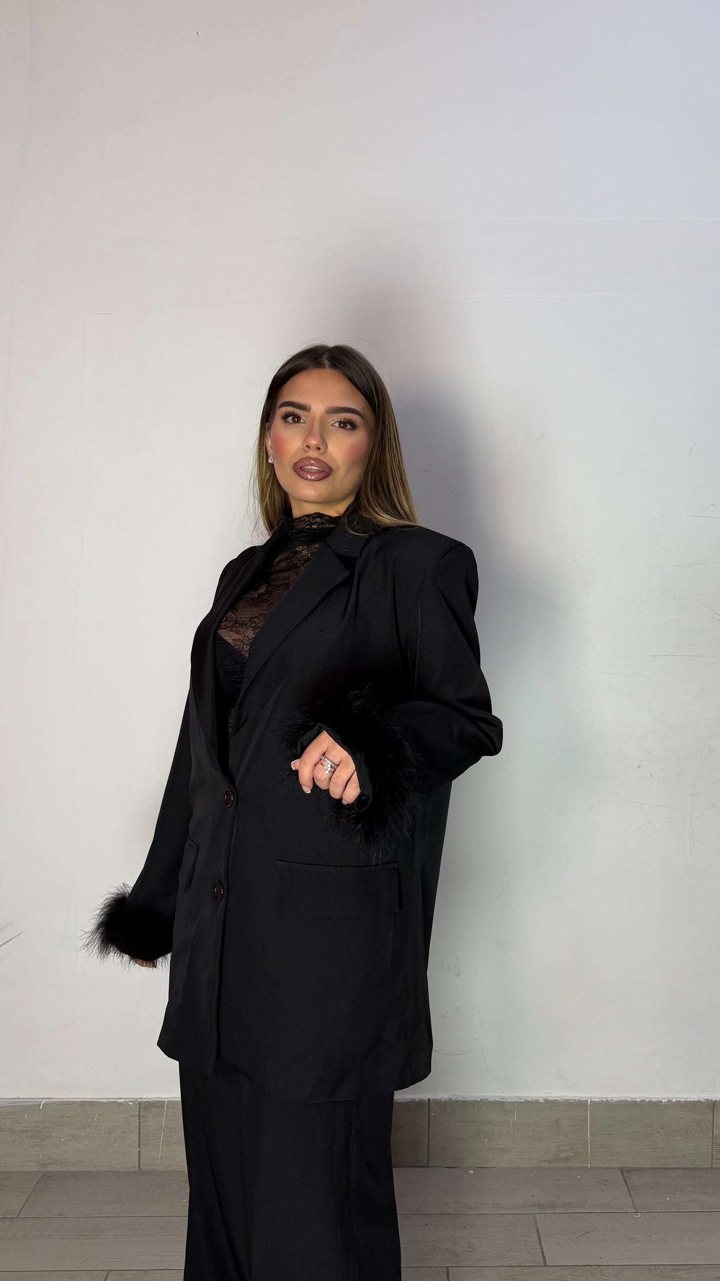 Tailleur Lady Suite Nero con maniche con piume 11142
